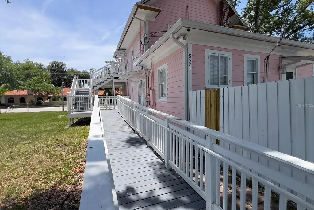 821 Emmett Street Kissimmee FL 34741