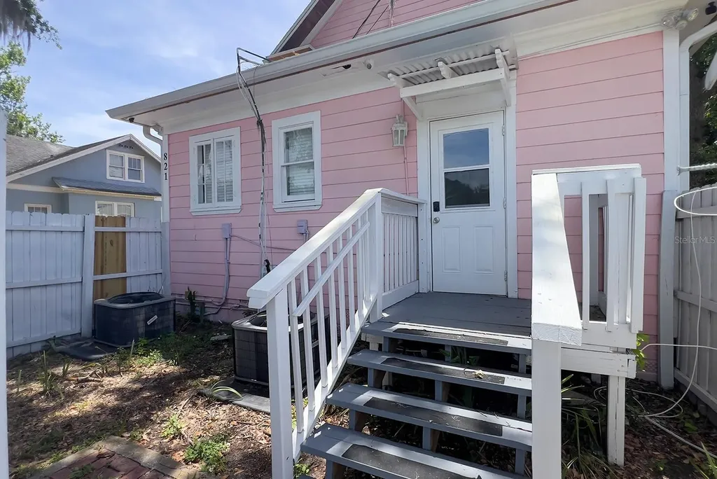 821 Emmett Street Kissimmee FL 34741