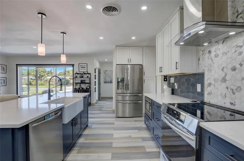 5428 7th Avenue N St Petersburg FL 33710