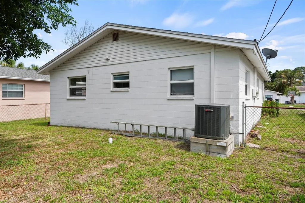 1735 Mississippi Avenue NE St Petersburg FL 33703