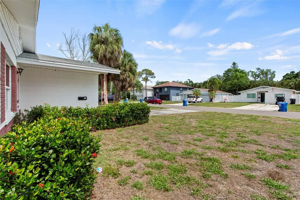 1735 Mississippi Avenue NE St Petersburg FL 33703