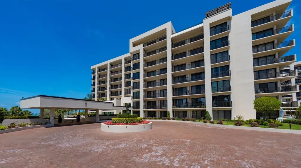 4 Belleview Boulevard Belleair FL 33756