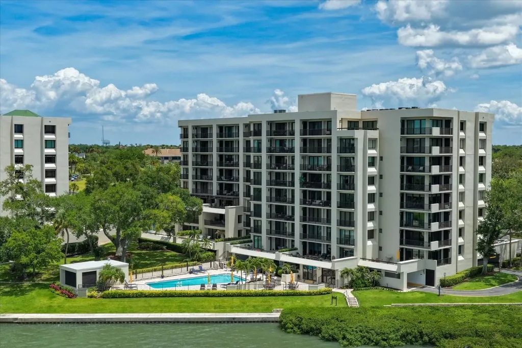 4 Belleview Boulevard Belleair FL 33756