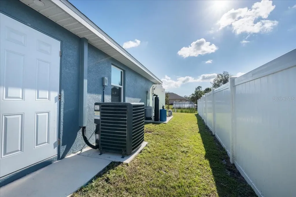 2405 Vancouver Lane North Port FL 34286