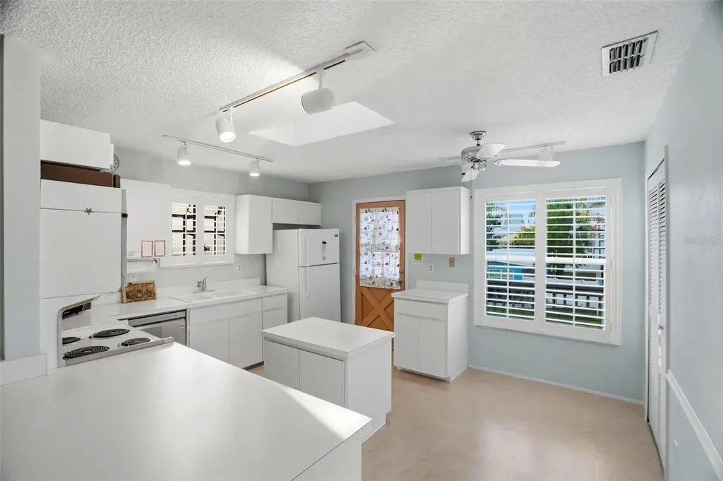 110 Georgia Ave. Avenue Crystal Beach FL 34681