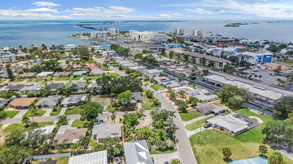 591 Baywood Drive N Dunedin FL 34698