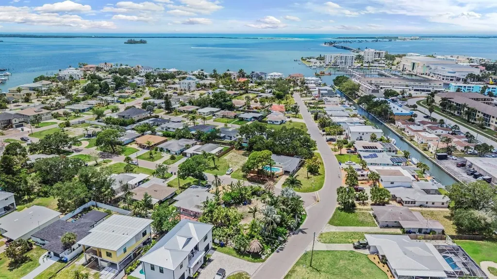 591 Baywood Drive N Dunedin FL 34698