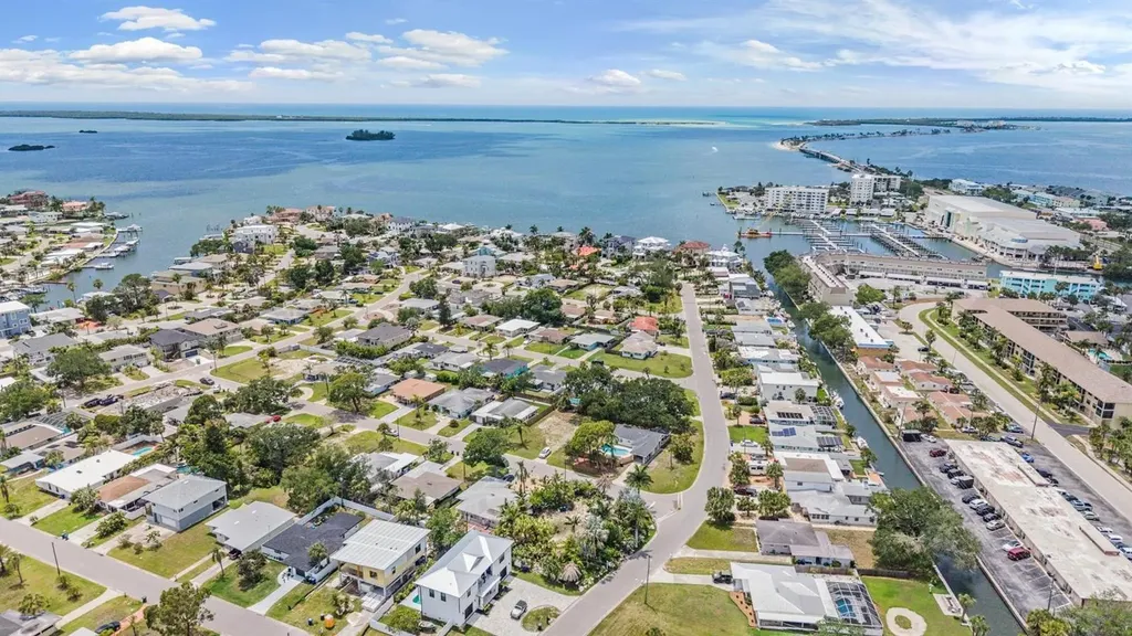 591 Baywood Drive N Dunedin FL 34698
