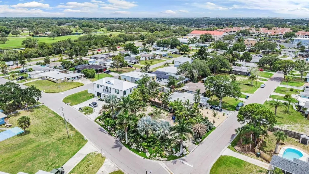 591 Baywood Drive N Dunedin FL 34698