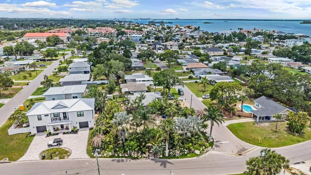 591 Baywood Drive N Dunedin FL 34698