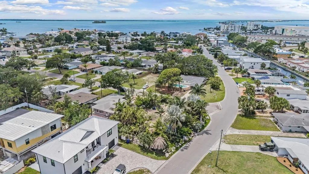 591 Baywood Drive N Dunedin FL 34698