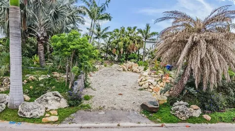 591 Baywood Drive N Dunedin FL 34698