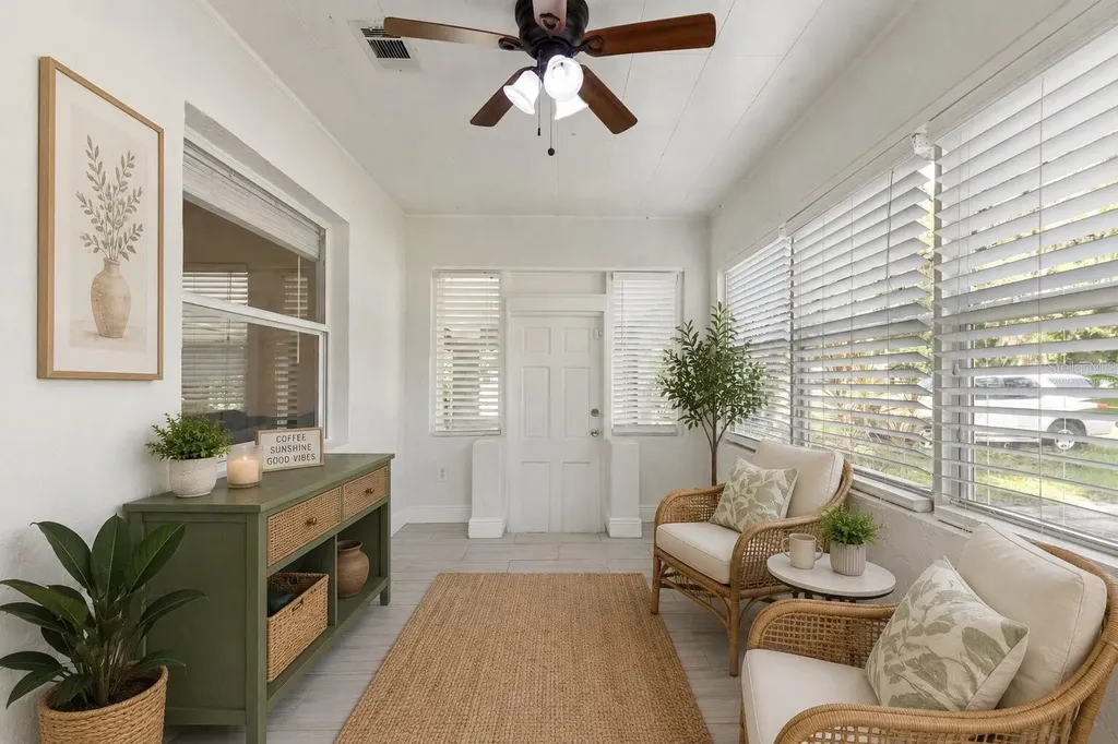 2013 E Henry Avenue Tampa FL 33610