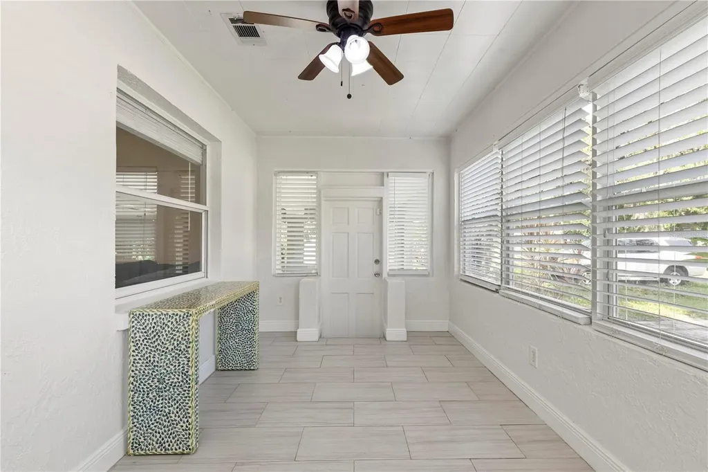 2013 E Henry Avenue Tampa FL 33610
