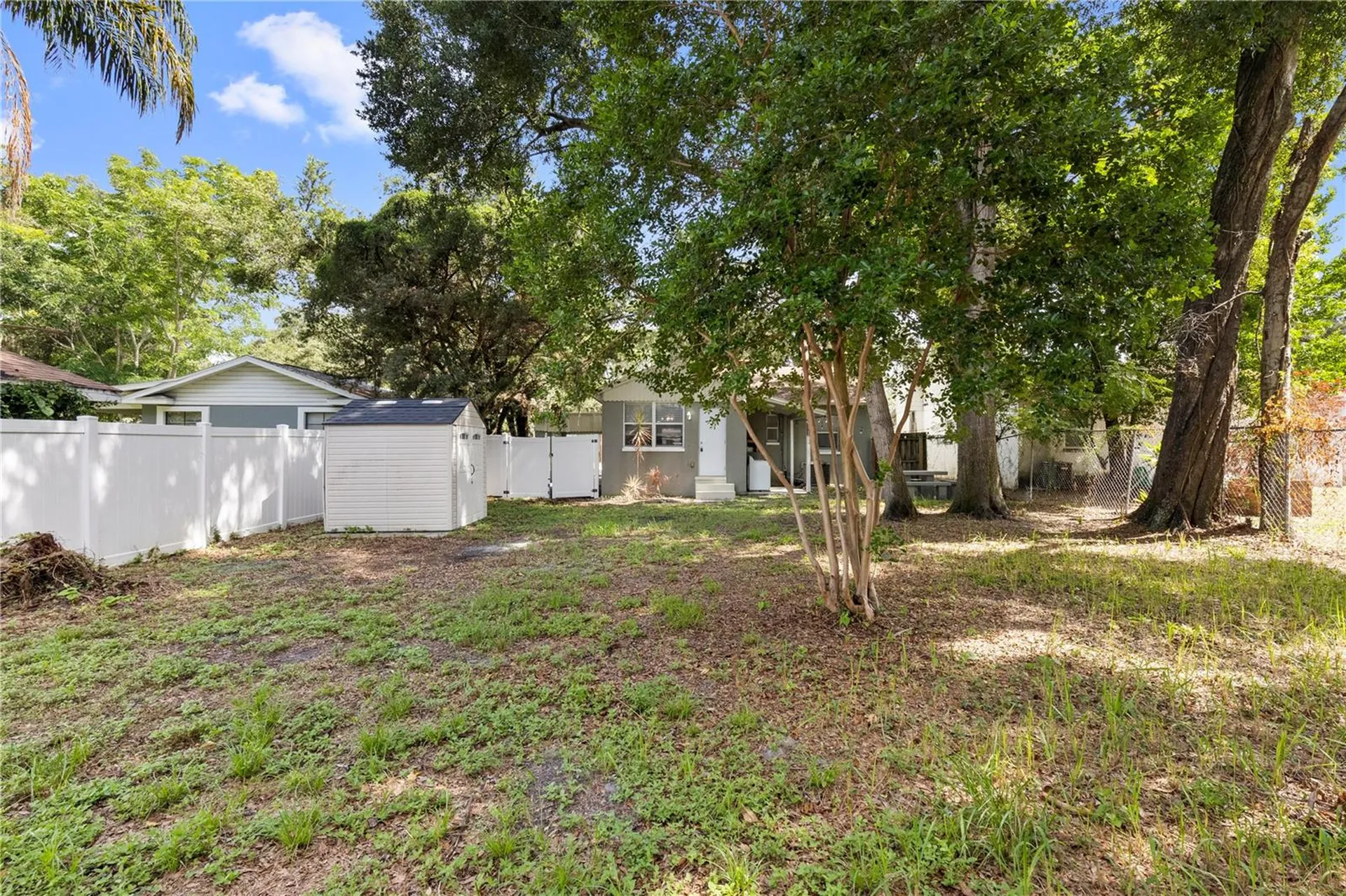 2013 E Henry Avenue Tampa FL 33610