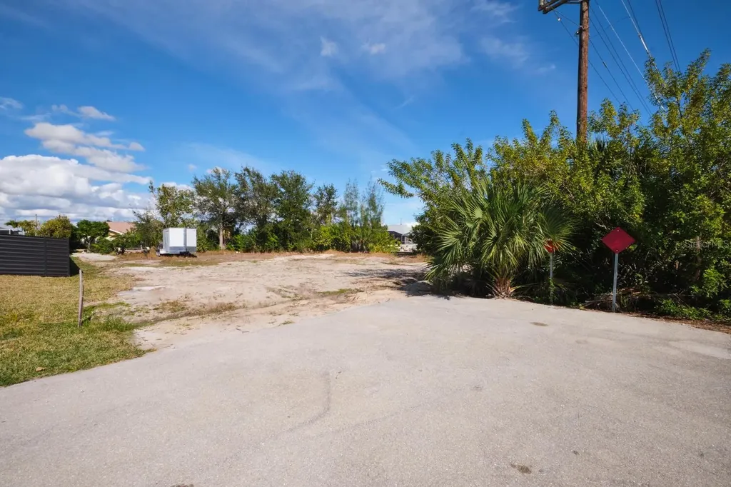201 SW 40th Street Cape Coral FL 33914