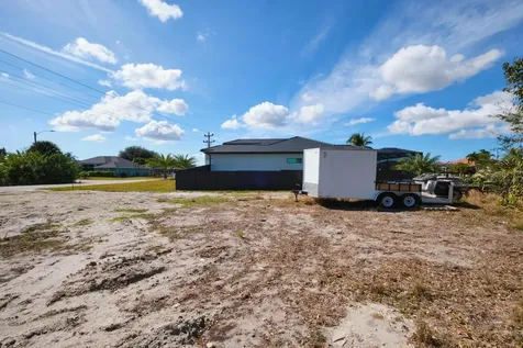201 SW 40th Street Cape Coral FL 33914