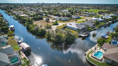 201 SW 40th Street Cape Coral FL 33914