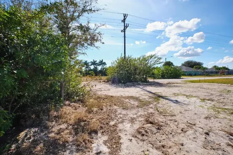 201 SW 40th Street Cape Coral FL 33914