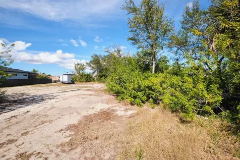 201 SW 40th Street Cape Coral FL 33914