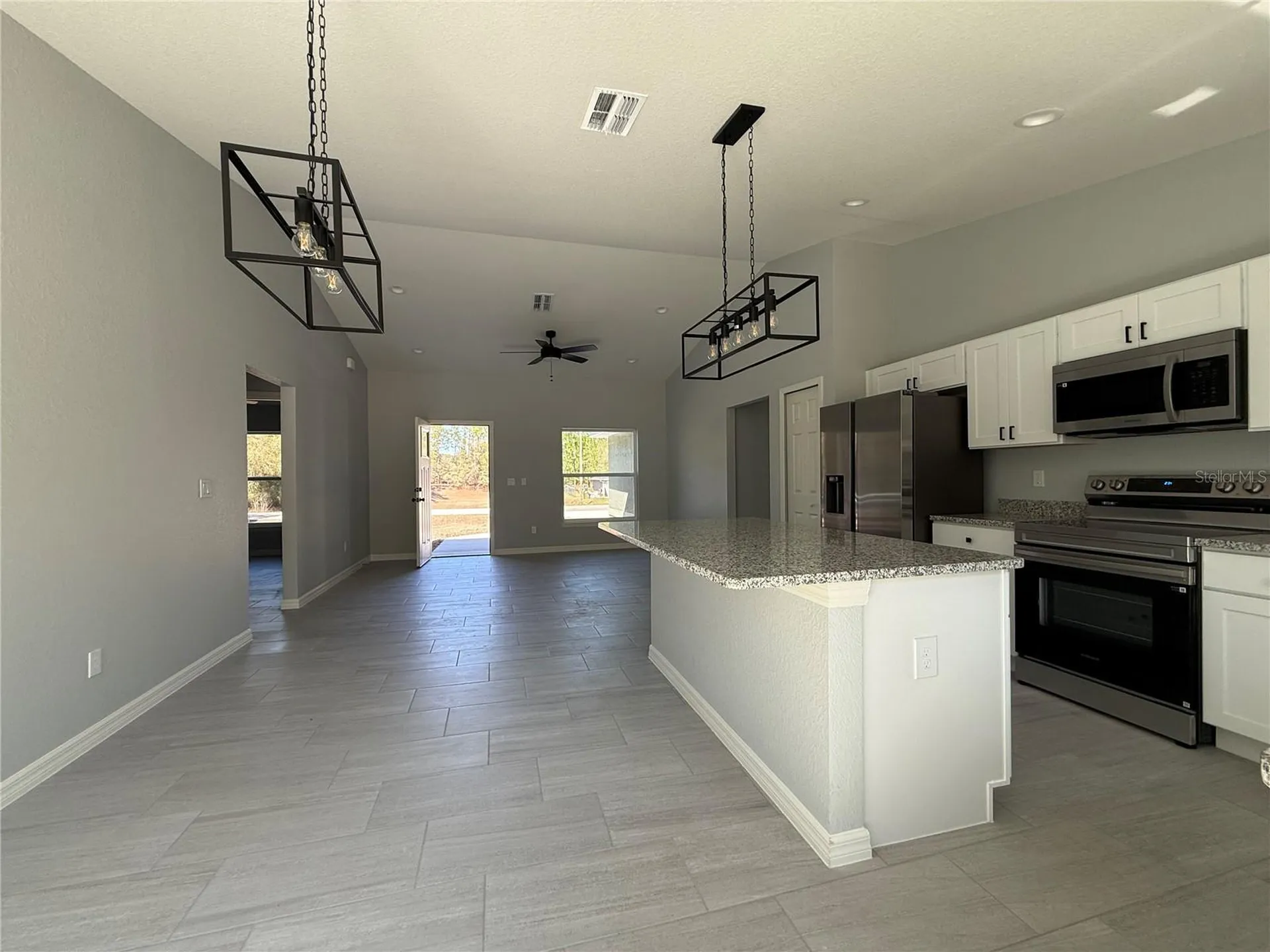 3 Guava Place Drive Ocklawaha FL 32179