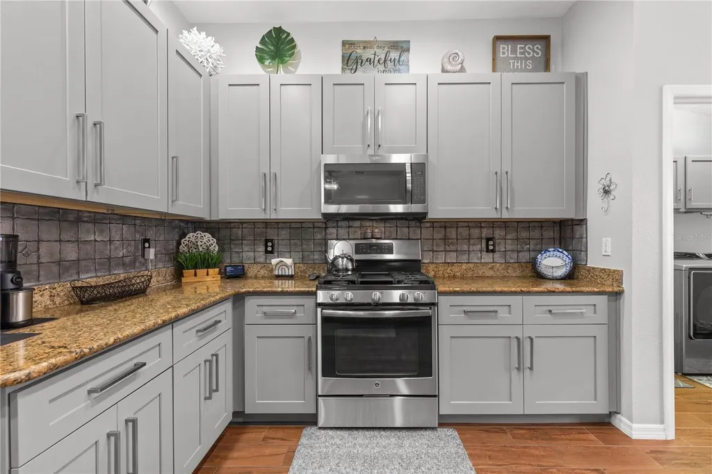 1807 Leybourne Loop Wesley Chapel FL 33543