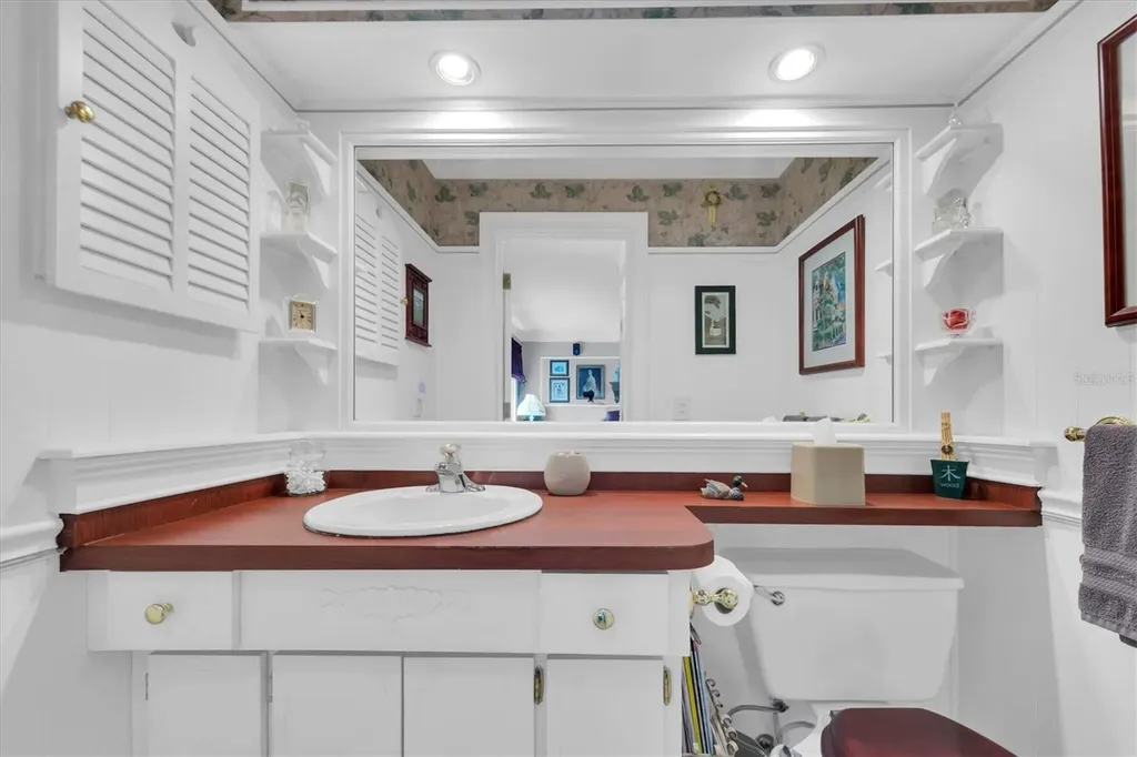 6915 Versailles N Pinellas Park FL 33781