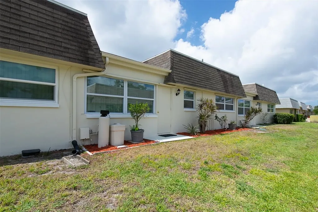 6915 Versailles N Pinellas Park FL 33781