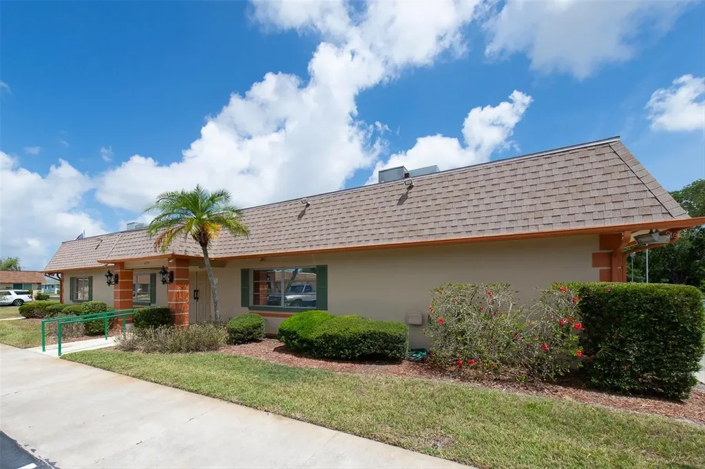 6915 Versailles N Pinellas Park FL 33781