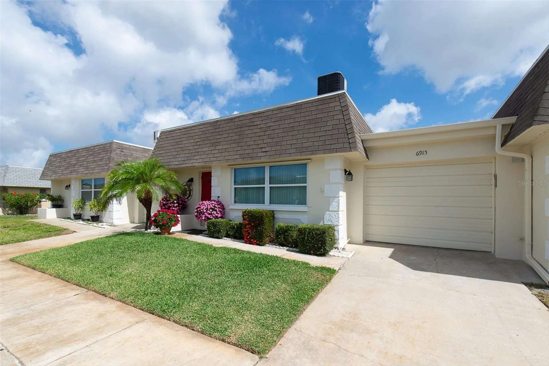 6915 Versailles N Pinellas Park FL 33781