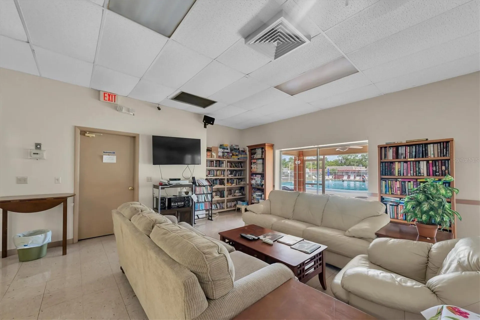 6915 Versailles N Pinellas Park FL 33781