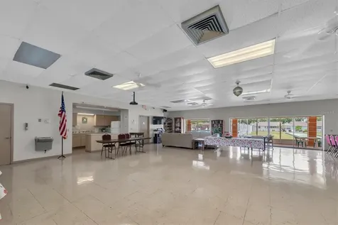 6915 Versailles N Pinellas Park FL 33781