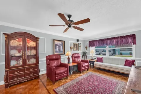 6915 Versailles N Pinellas Park FL 33781