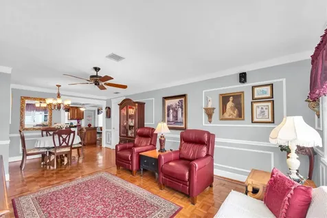 6915 Versailles N Pinellas Park FL 33781