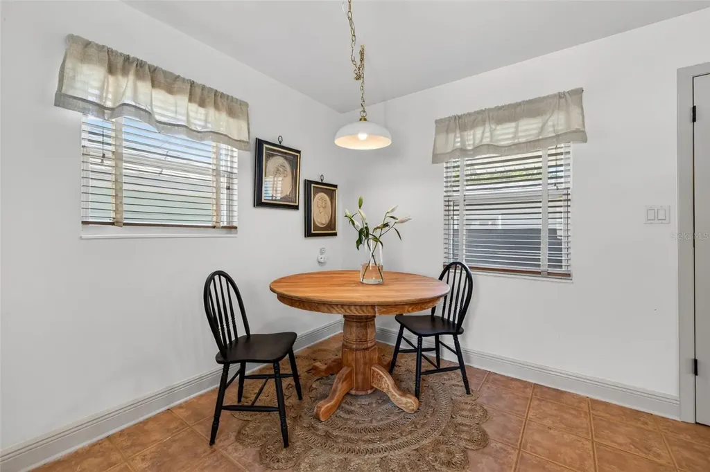 539 36th Avenue N St Petersburg FL 33704