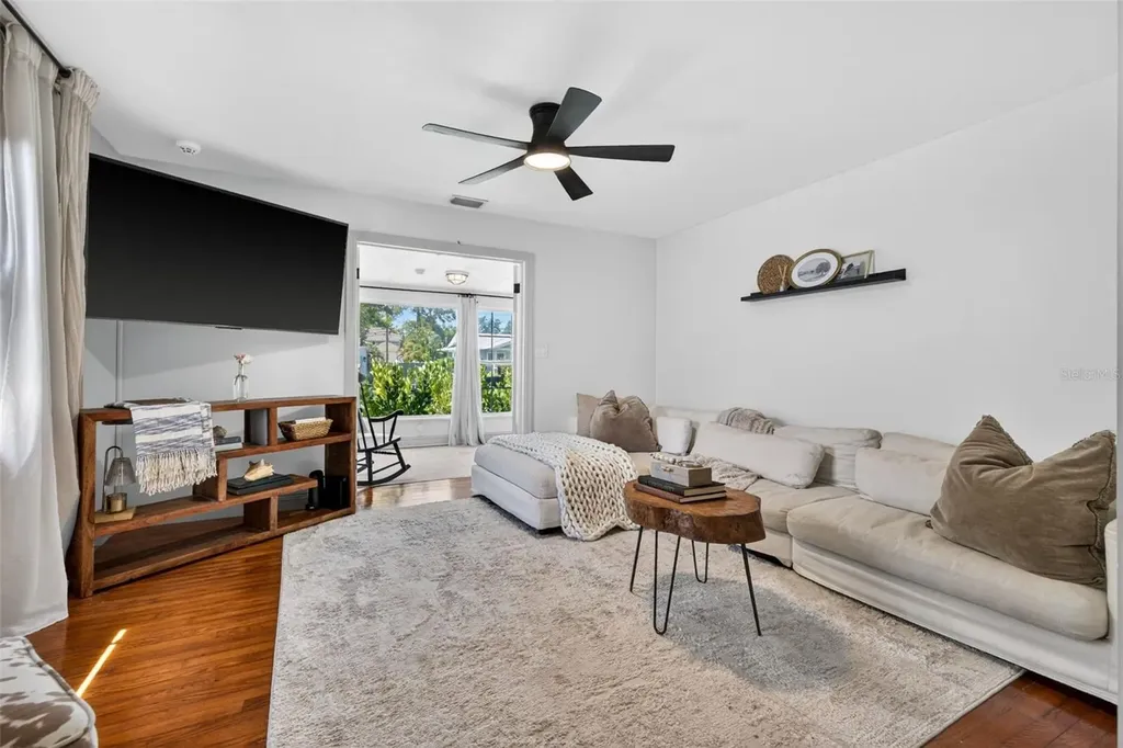 539 36th Avenue N St Petersburg FL 33704