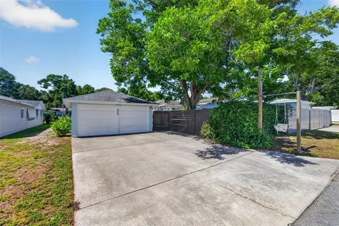 539 36th Avenue N St Petersburg FL 33704