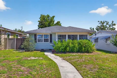 539 36th Avenue N St Petersburg FL 33704
