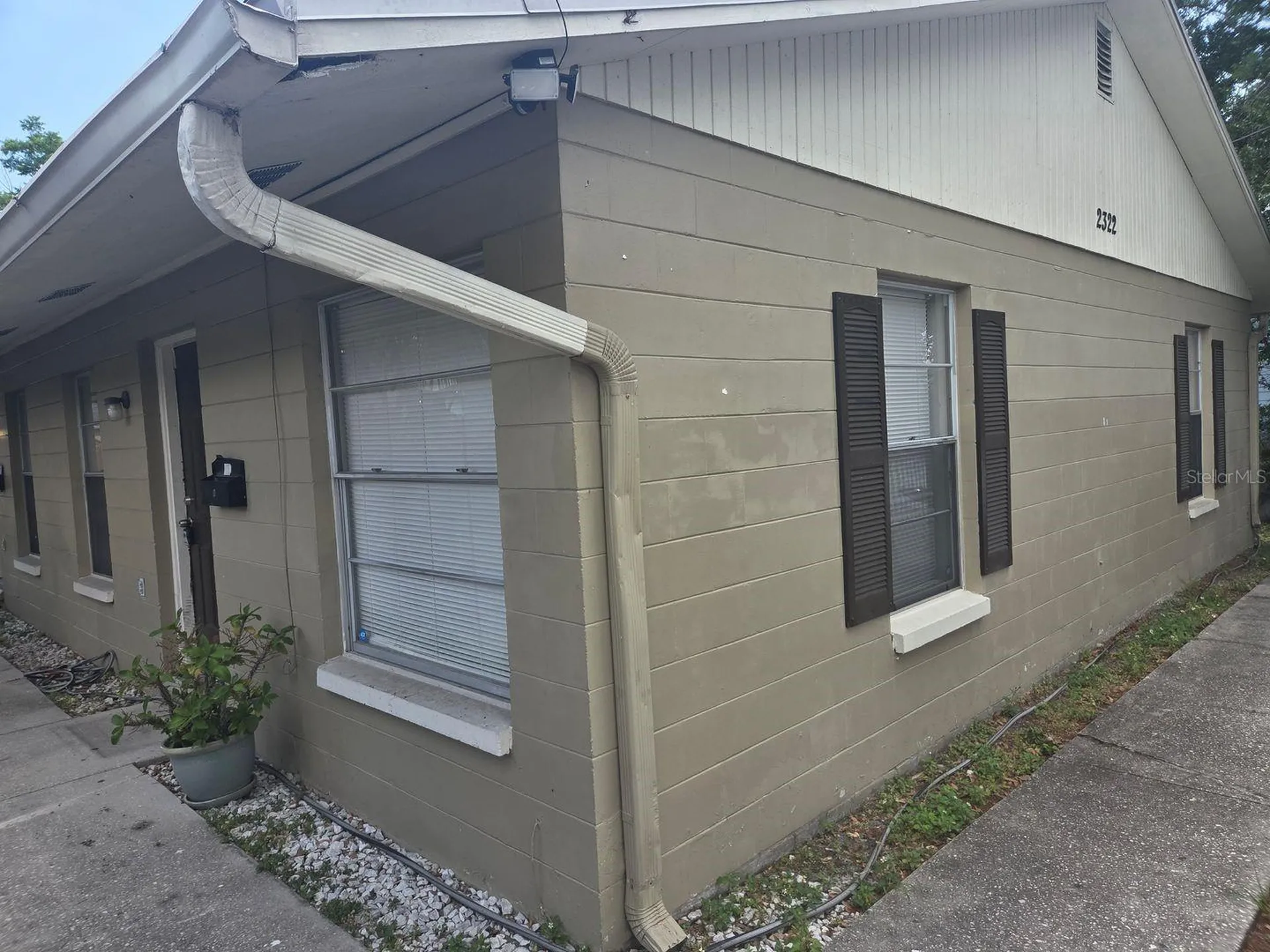 2322 W Saint John Street Tampa FL 33607