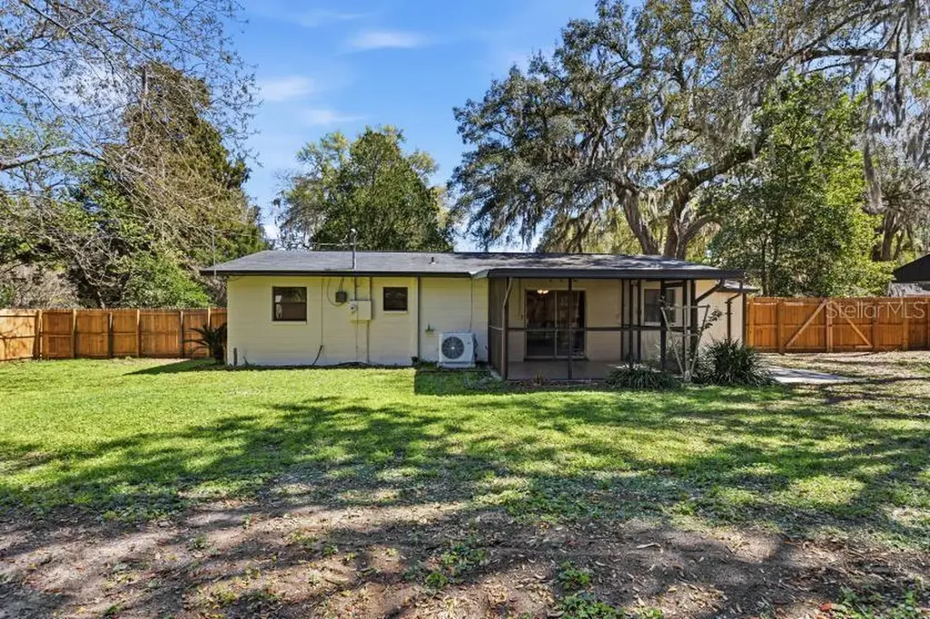220 SE 71st Street Gainesville FL 32641