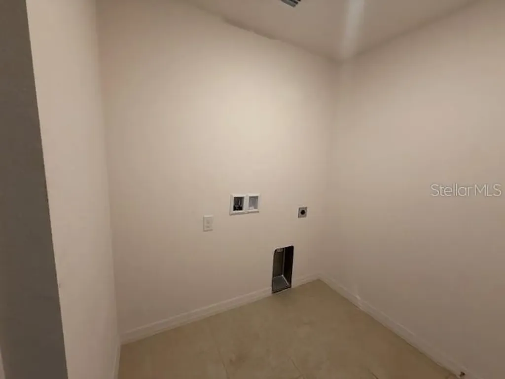 1884 Amber Sweet Circle Dundee FL 33838