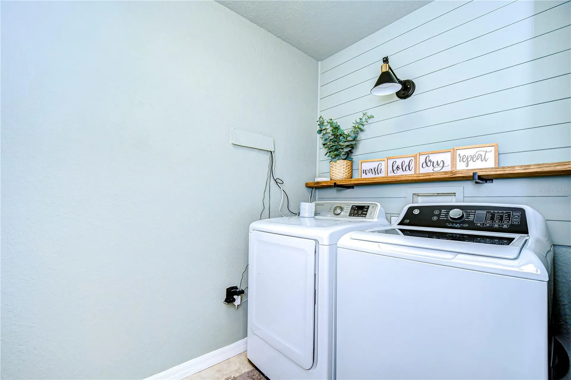 208 Elm View Court Brandon FL 33511