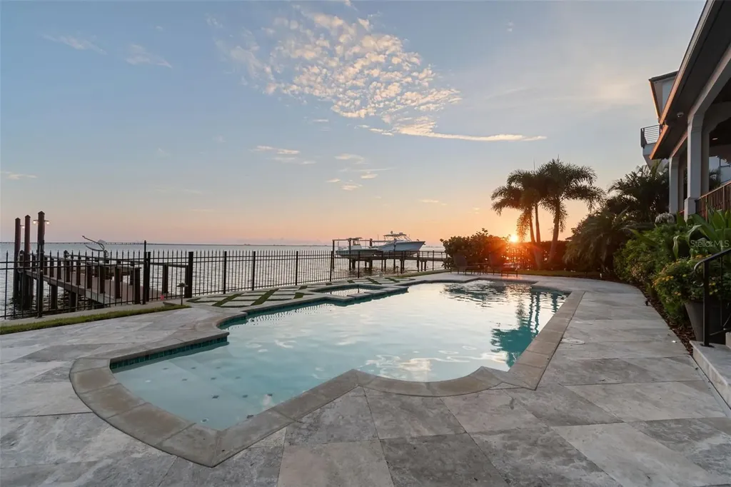 5120 W Longfellow Avenue Tampa FL 33629