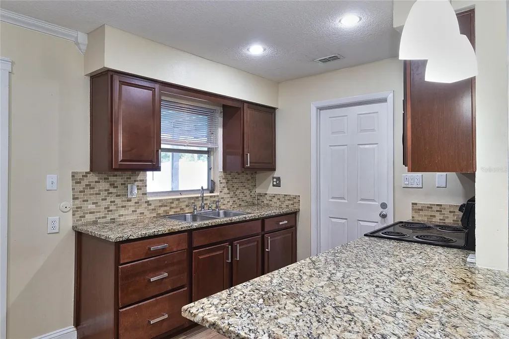 831 Lakeside Drive Largo FL 33778