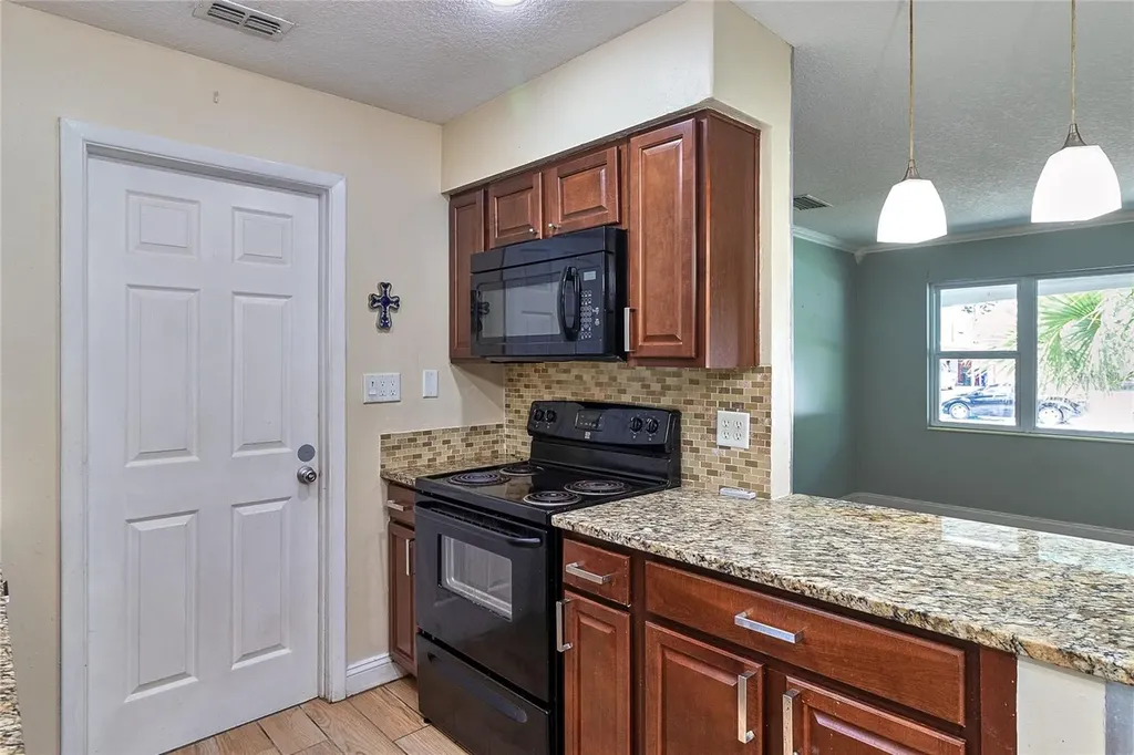 831 Lakeside Drive Largo FL 33778