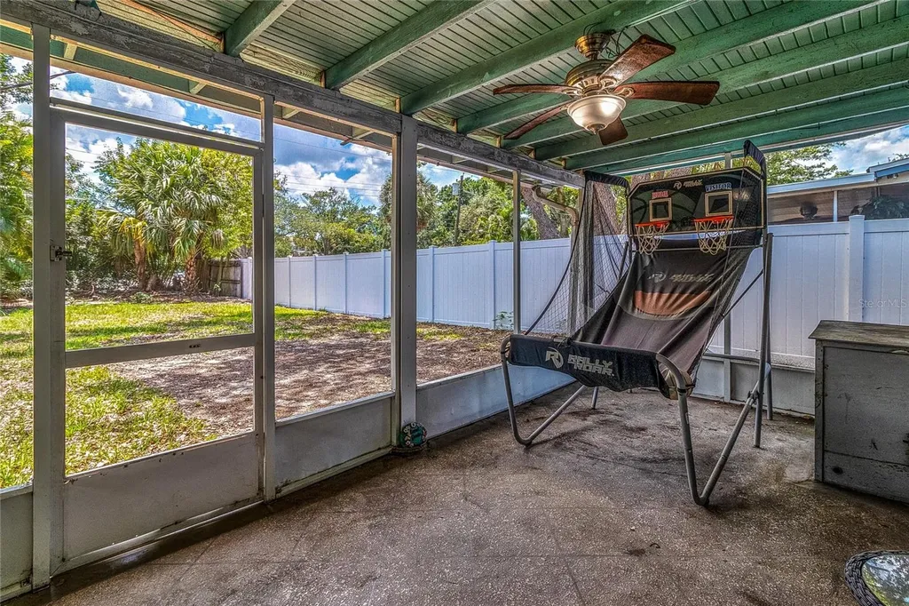831 Lakeside Drive Largo FL 33778