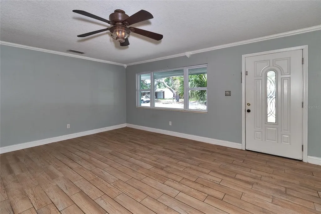 831 Lakeside Drive Largo FL 33778