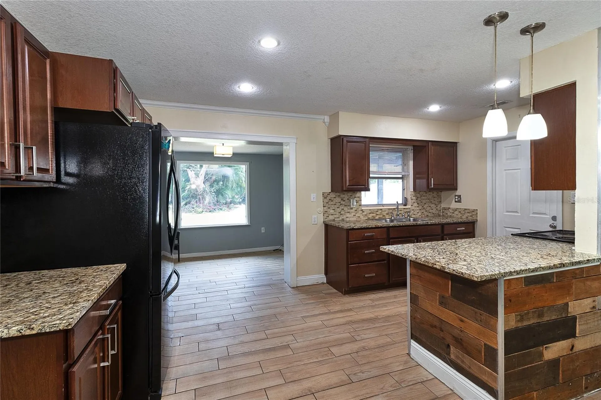 831 Lakeside Drive Largo FL 33778