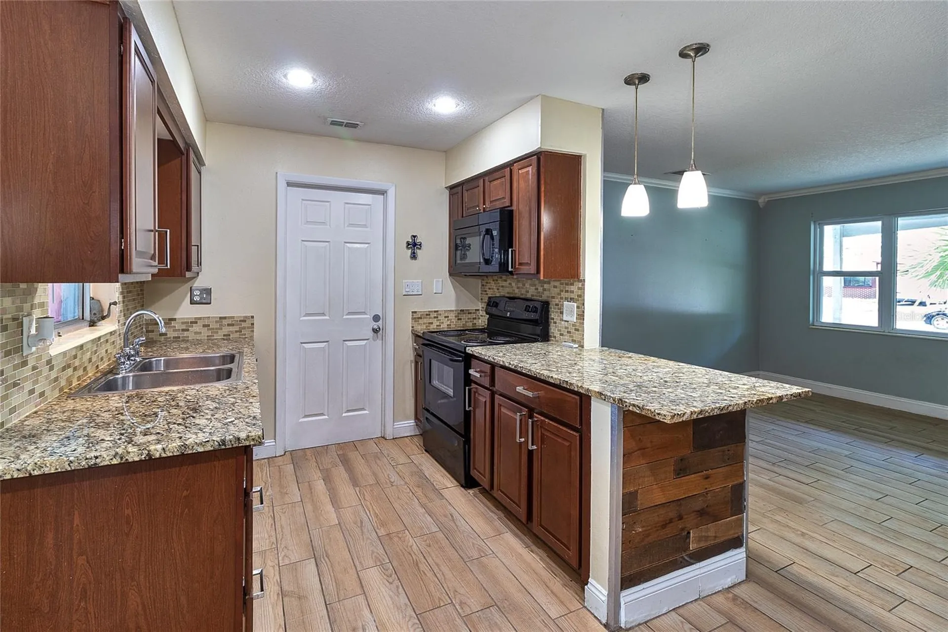 831 Lakeside Drive Largo FL 33778