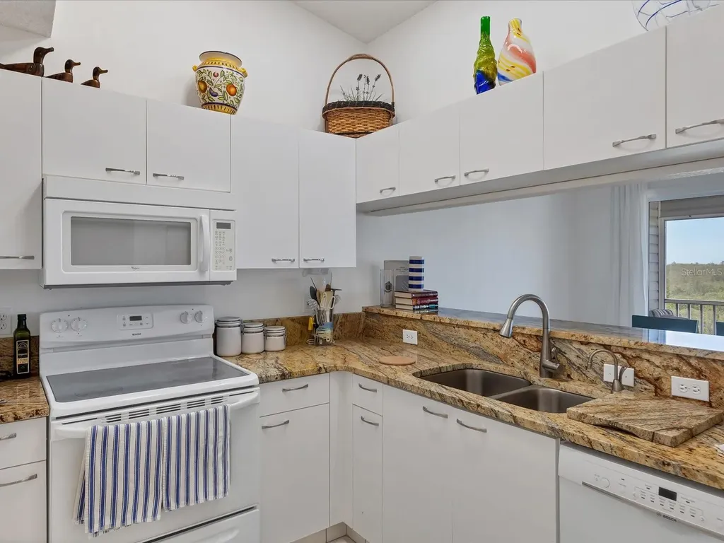 3607 E Bay Drive Holmes Beach FL 34217